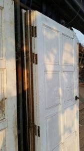 บานประตูไม้เต็ง