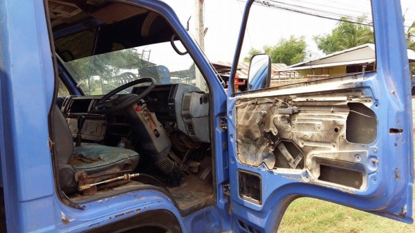 **อิซูซุ NPR115 แรง** ช่วงล่างเดิมๆ/แชทซีงามๆ ไม่ผุไม่ดาม/ยาวสีเมตรกว่า/ยางดี รถวิ่งงานปกติ**ไม่มีทะเบียน**โทรหาลุงโหนก 081 074 5778 จ้า