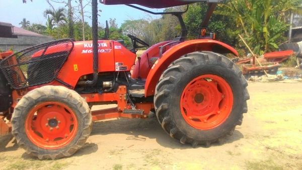 ขายรถไถ KUBOTA M 6040 สภาพดีเดิมๆพร้อมใช้งาน อุปกรณ์ครบ 3 ชิ้นมีพร้อมดันหน้า ผานพรวนและ โรตารี่