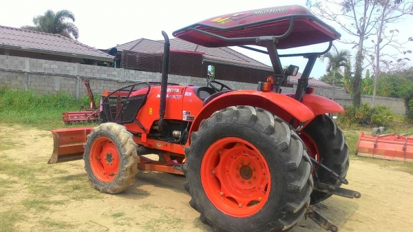 ขายรถไถ KUBOTA M 6040 สภาพดีเดิมๆพร้อมใช้งาน อุปกรณ์ครบ 3 ชิ้นมีพร้อมดันหน้า ผานพรวนและ โรตารี่ ขายรถไถ KUBOTA M 6040 สภาพดีเดิมๆพร้อมใช้งาน อุปกรณ์ครบ 3 ชิ้นมีพร้อมดันหน้า ผานพรวนและ โรตารี่