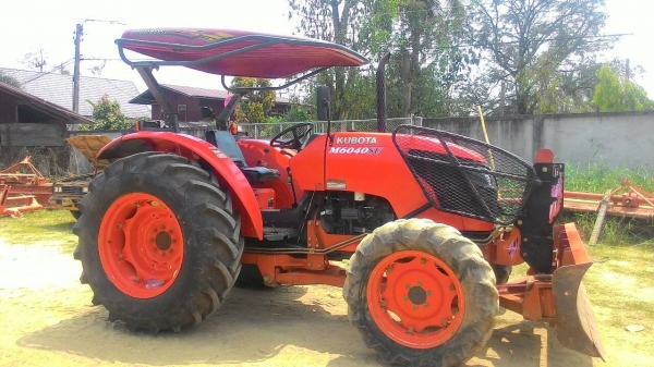ขายรถไถ KUBOTA M 6040 สภาพดีเดิมๆพร้อมใช้งาน อุปกรณ์ครบ 3 ชิ้นมีพร้อมดันหน้า ผานพรวนและ โรตารี่ ขายรถไถ KUBOTA M 6040 สภาพดีเดิมๆพร้อมใช้งาน อุปกรณ์ครบ 3 ชิ้นมีพร้อมดันหน้า ผานพรวนและ โรตารี่
