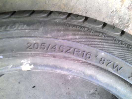 205/45R16  มี 2 เส้น ติดต่อโทร.081-427-3941