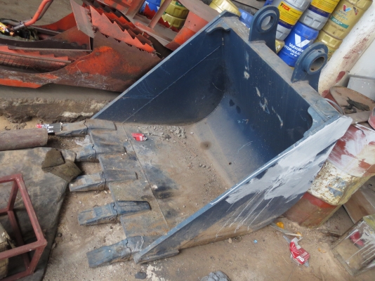 บุ้งกี๋ รถแบคโฮ SK200 320B 320D