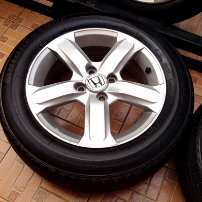 แม็กซ์ CITY 15นิ้ว 5 ก้าน พร้อมยาง185-60-15 ตจวส่งได้ครับ