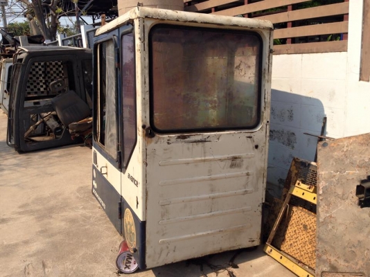 PC120 KOMATSU หัวเก๋งนอกญี่ปุ่น สวยๆเดิมๆ เฉพาะหัวเก๋ง ราคา 40,000 บาท PC120 KOMATSU หัวเก๋งนอกญี่ปุ่น สวยๆเดิมๆ เฉพาะหัวเก๋ง ราคา 40,000 บาท