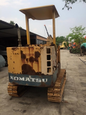 KOMATSU PC02 รถนอกญี่ปุ่นไม่เคยใช้งานในไทย   สีเดิม เครื่องแน่น พร้อมทำงาน  ราคา 150,000 บาท (ต่อรองได้)  พร้อมใบแจ้งจำหน่ายอินวอย