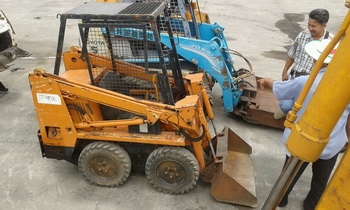 ขาย - รถตักล้อยาง bobcat ยี่ห้อ TOYOTA: 3SDK 4  เครื่องดีเซล 2 สูบ พร้อมใช้งาน