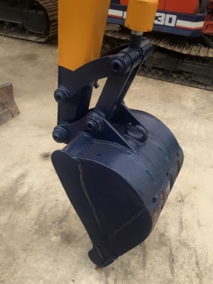 KOMATSU PC30-1 รถเก่านำเข้าจากญี่ปุ่นไม่เคยใช้งานในไทย  สภาพพร้อมลุยงาน เอกสารใบอินวอยแจ้งจำหน่าย  ชั่วโมง 3285 ซีเรียล 01265 ตัวเดิน : KOMATSU มอเตอร์งอ เบอร์40 เครื่องยนต์ : 3484-1B โคมัสสุ 3สูบ ปั้ม : เฟือง2ตอน ระบบครบ ใบแทรค ยาว30ซม ,43ข้อ ,ร่องกว้าง