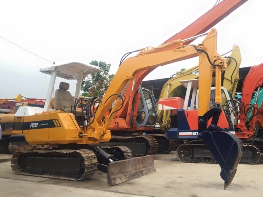 KOMATSU PC30-1 รถเก่านำเข้าจากญี่ปุ่นไม่เคยใช้งานในไทย  สภาพพร้อมลุยงาน เอกสารใบอินวอยแจ้งจำหน่าย  ชั่วโมง 3285 ซีเรียล 01265 ตัวเดิน : KOMATSU มอเตอร์งอ เบอร์40 เครื่องยนต์ : 3484-1B โคมัสสุ 3สูบ ปั้ม : เฟือง2ตอน ระบบครบ ใบแทรค ยาว30ซม ,43ข้อ ,ร่องกว้าง