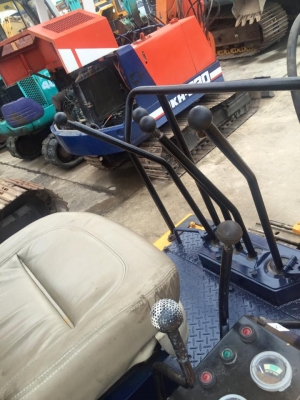 KOMATSU PC30-1 รถเก่านำเข้าจากญี่ปุ่นไม่เคยใช้งานในไทย  สภาพพร้อมลุยงาน เอกสารใบอินวอยแจ้งจำหน่าย  ชั่วโมง 3285 ซีเรียล 01265 ตัวเดิน : KOMATSU มอเตอร์งอ เบอร์40 เครื่องยนต์ : 3484-1B โคมัสสุ 3สูบ ปั้ม : เฟือง2ตอน ระบบครบ ใบแทรค ยาว30ซม ,43ข้อ ,ร่องกว้าง