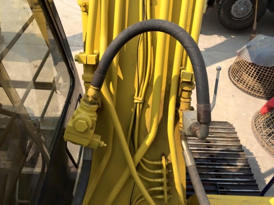 KOBELCO SK120 MARKlll มาร์คที รถนอกนำเข้าจากญี่ปุ่น เชคนอก  พร้อมอินวอยใบแจ้งจำหน่าย   ชั่วโมง : 2,912  คอลโทรล : น้ำมัน-สั้น  ใบแทรคยาว 70ซม. เครื่อง: 4BD1 อีซูซุ ปั้ม: K3V63 ตัวเดิน:ไฮดราส  ราคา 1,350,000 บาท  Price 41,053.50 USD