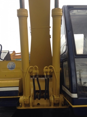 KOBELCO SK120 MARKlll มาร์คที รถนอกนำเข้าจากญี่ปุ่น เชคนอก  พร้อมอินวอยใบแจ้งจำหน่าย   ชั่วโมง : 2,912  คอลโทรล : น้ำมัน-สั้น  ใบแทรคยาว 70ซม. เครื่อง: 4BD1 อีซูซุ ปั้ม: K3V63 ตัวเดิน:ไฮดราส  ราคา 1,350,000 บาท  Price 41,053.50 USD