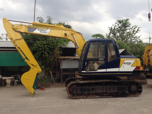 KOBELCO SK120 MARKlll มาร์คที รถนอกนำเข้าจากญี่ปุ่น เชคนอก  พร้อมอินวอยใบแจ้งจำหน่าย   ชั่วโมง : 2,912  คอลโทรล : น้ำมัน-สั้น  ใบแทรคยาว 70ซม. เครื่อง: 4BD1 อีซูซุ ปั้ม: K3V63 ตัวเดิน:ไฮดราส  ราคา 1,350,000 บาท  Price 41,053.50 USD