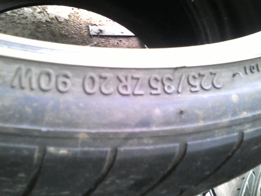 225/35R20 NITTO NT-555 มี 2 เส้น TEL.081-427-3941 225/35R20 NITTO NT-555 มี 2 เส้น TEL.081-427-3941