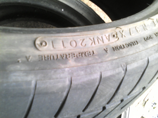 225/35R20 NITTO NT-555 มี 2 เส้น TEL.081-427-3941 225/35R20 NITTO NT-555 มี 2 เส้น TEL.081-427-3941