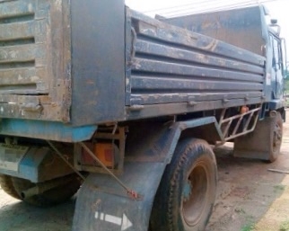 MITSUBISHI FUSO FK 165 HP 6D14 หกล้อดั๊มพ์ กระบะดั๊มพ์เหล็ก 6 ตันความยาว 3.80 เมตรสภาพดีเซาะร่องแนวนอนสวยๆพร้อมบรรทุกหนักได้เลยครับ เครื่องยนต์แรงดีเดิมๆ ภายในเก๋งคอนโซลครบพร้อม แอร์ พวงมาลัยเพาเวอร์ ช่วงล่างใหญ่คัชซีสวยไม่มีบวม ยาง 9.00 ขอบ 20 สภาพดี 70\%