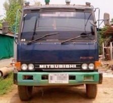 MITSUBISHI FUSO FK 165 HP 6D14 หกล้อดั๊มพ์ กระบะดั๊มพ์เหล็ก 6 ตันความยาว 3.80 เมตรสภาพดีเซาะร่องแนวนอนสวยๆพร้อมบรรทุกหนักได้เลยครับ เครื่องยนต์แรงดีเดิมๆ ภายในเก๋งคอนโซลครบพร้อม แอร์ พวงมาลัยเพาเวอร์ ช่วงล่างใหญ่คัชซีสวยไม่มีบวม ยาง 9.00 ขอบ 20 สภาพดี 70\%