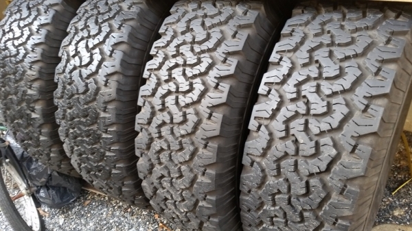 ขายยาง BF All Terrain 265/75R16 สภาพสวยครับ ขายยาง BF All Terrain 265/75R16 สภาพสวยครับ