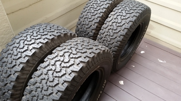 ขายยาง BF All Terrain 265/75R16 สภาพสวยครับ ขายยาง BF All Terrain 265/75R16 สภาพสวยครับ