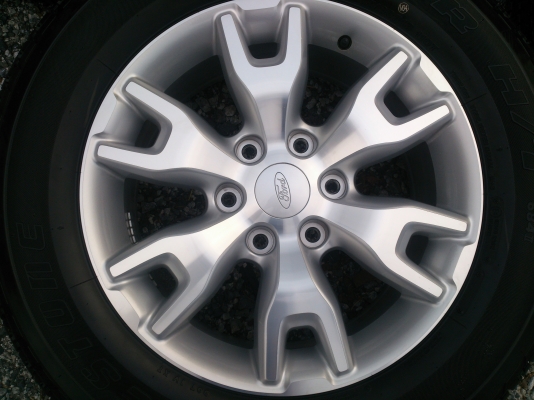 ขายแม็กพร้อมยางป้ายแดง ฟอร์ดเรนเจอร์ 6 รูขอบ18 ยางบริดสโตน265/60R18 ยางสัปดาห์ที่51ปี14 ตุ่มยางสีอยู่ครบใหม่มาก 1 ชุด ขายแม็กพร้อมยางป้ายแดง ฟอร์ดเรนเจอร์ 6 รูขอบ18 ยางบริดสโตน265/60R18 ยางสัปดาห์ที่51ปี14 ตุ่มยางสีอยู่ครบใหม่มาก 1 ชุด