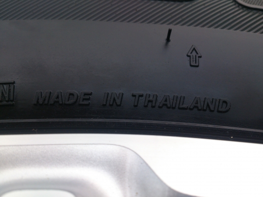 ขายแม็กพร้อมยางป้ายแดง ฟอร์ดเรนเจอร์ 6 รูขอบ18 ยางบริดสโตน265/60R18 ยางสัปดาห์ที่51ปี14 ตุ่มยางสีอยู่ครบใหม่มาก 1 ชุด ขายแม็กพร้อมยางป้ายแดง ฟอร์ดเรนเจอร์ 6 รูขอบ18 ยางบริดสโตน265/60R18 ยางสัปดาห์ที่51ปี14 ตุ่มยางสีอยู่ครบใหม่มาก 1 ชุด