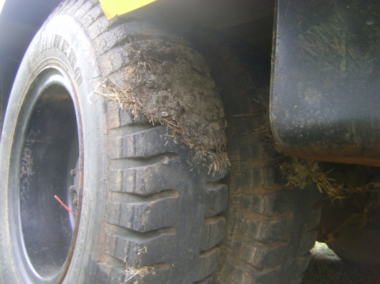 เครื่อง 175 แรง สภาพดี   ขายรถเกี่ยวไปแล้ว ราคาถูกๆ  ราคา  365,000  บาท