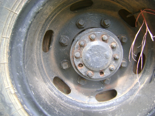 เครื่อง 175 แรง สภาพดี   ขายรถเกี่ยวไปแล้ว ราคาถูกๆ  ราคา  365,000  บาท