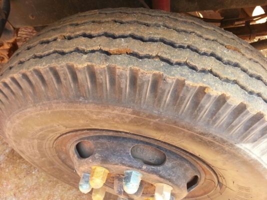 รถอีซูซุ  10  ล้อดั้ม FXZ  270 แรงม้า. ปี 50   สนใจติดต่อ 081 - 6079515