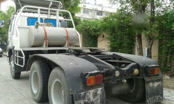 รถฮีโน่ 10 ล้อ หัวลาก FM3M  240 แรงม้า. ปี 44  ( * ขายเฉพาะหัว. )   สนใจติดต่อ 081 - 6079515