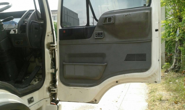 รถฮีโน่ 10 ล้อ หัวลาก FM3M  240 แรงม้า. ปี 44  ( * ขายเฉพาะหัว. )   สนใจติดต่อ 081 - 6079515