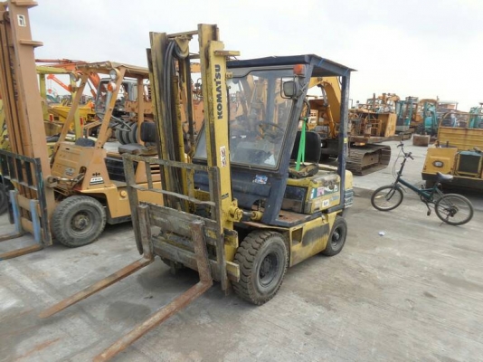 KOMATSU FD18-15ขนาด1.8ตัน เสาสูง3เมตร เกียร์ธรรมดา เครื่องยนต์ดีเซลC240 งาเลื่อนซ้ายขวา รถญี่ปุ่นแท้ 0816161541