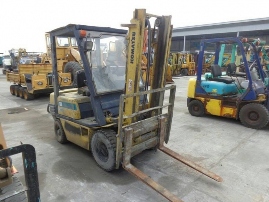 KOMATSU FD18-15ขนาด1.8ตัน เสาสูง3เมตร เกียร์ธรรมดา เครื่องยนต์ดีเซลC240 งาเลื่อนซ้ายขวา รถญี่ปุ่นแท้ 0816161541