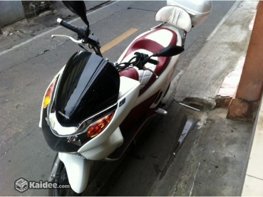 ขายรถจักรยานยนต์ HONDA PCX 150i สีขาวแดง