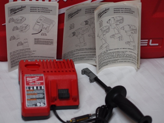 ชุดสว่านไร้สาย Milwaukee 2797-22 มีสว่านกระแทกและสว่านไขควง กล่องใหญ่มาก ชุดสว่านไร้สาย Milwaukee 2797-22 มีสว่านกระแทกและสว่านไขควง กล่องใหญ่มาก