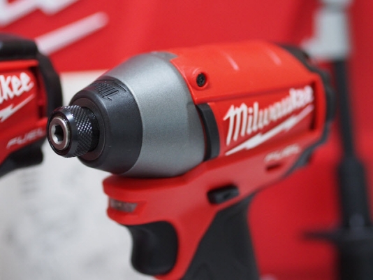 ชุดสว่านไร้สาย Milwaukee 2797-22 มีสว่านกระแทกและสว่านไขควง กล่องใหญ่มาก ชุดสว่านไร้สาย Milwaukee 2797-22 มีสว่านกระแทกและสว่านไขควง กล่องใหญ่มาก