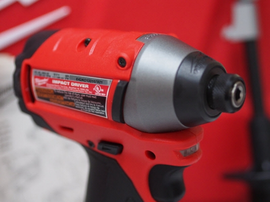 ชุดสว่านไร้สาย Milwaukee 2797-22 มีสว่านกระแทกและสว่านไขควง กล่องใหญ่มาก ชุดสว่านไร้สาย Milwaukee 2797-22 มีสว่านกระแทกและสว่านไขควง กล่องใหญ่มาก