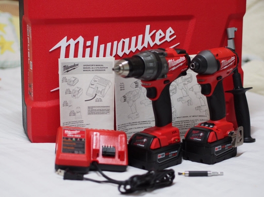 ชุดสว่านไร้สาย Milwaukee 2797-22 มีสว่านกระแทกและสว่านไขควง กล่องใหญ่มาก