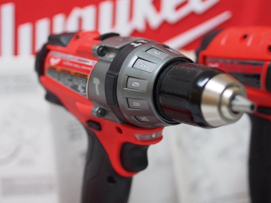 ชุดสว่านไร้สาย Milwaukee 2797-22 มีสว่านกระแทกและสว่านไขควง กล่องใหญ่มาก ชุดสว่านไร้สาย Milwaukee 2797-22 มีสว่านกระแทกและสว่านไขควง กล่องใหญ่มาก