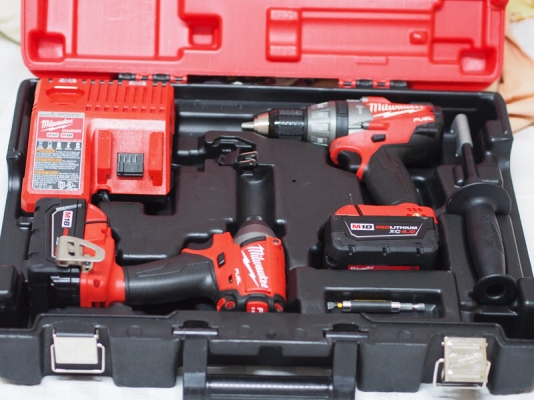 ชุดสว่านไร้สาย Milwaukee 2797-22 มีสว่านกระแทกและสว่านไขควง กล่องใหญ่มาก ชุดสว่านไร้สาย Milwaukee 2797-22 มีสว่านกระแทกและสว่านไขควง กล่องใหญ่มาก