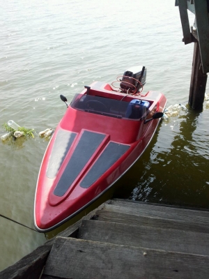 เรือไฟเบอร์ ทรงสปอร์ต พร้อมเครื่อง SUZUKI 20 แรง + เทเลอร์