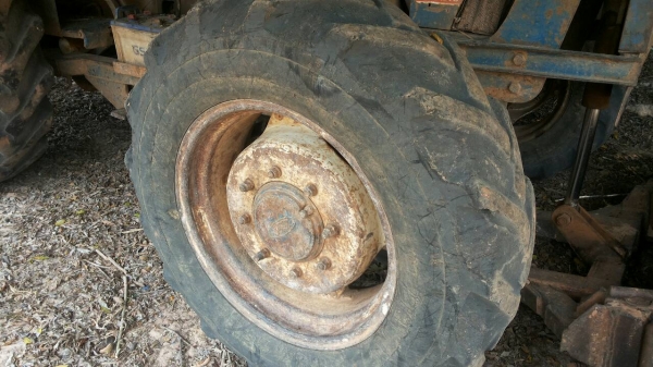 ขายรถไถ FORD 6610 2 เพลา ใบมีดดันหน้า 3 จาน เอกสารเล่มทะเบียน ราคา 500000
