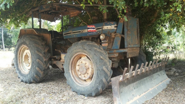 ขายรถไถ FORD 6610 2 เพลา ใบมีดดันหน้า 3 จาน เอกสารเล่มทะเบียน ราคา 500000