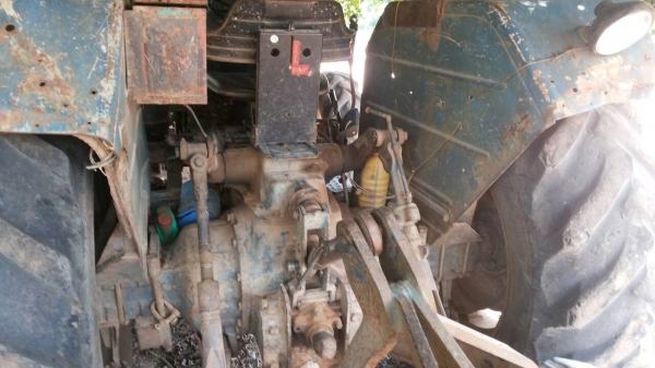 ขายรถไถ FORD 6610 2 เพลา ใบมีดดันหน้า 3 จาน เอกสารเล่มทะเบียน ราคา 500000