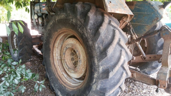 ขายรถไถ FORD 6610 2 เพลา ใบมีดดันหน้า 3 จาน เอกสารเล่มทะเบียน ราคา 500000