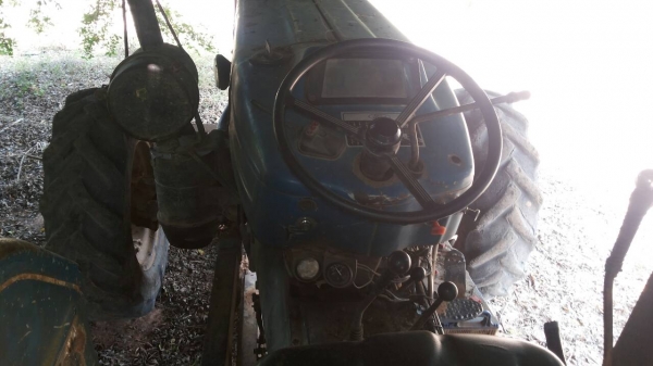 ขายรถไถ FORD 6610 2 เพลา ใบมีดดันหน้า 3 จาน เอกสารเล่มทะเบียน ราคา 500000