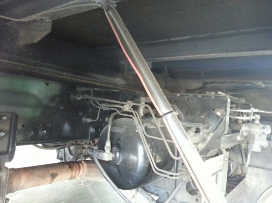 รถอีซูซุ 6 ล้อ ( ไม่ดั้ม )  FRR  190  แรงม้า. ปี 55   สนใจติดต่อ 081 - 6079515