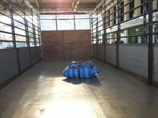 รถอีซูซุ 6 ล้อ ( ไม่ดั้ม )  FRR  190  แรงม้า. ปี 55   สนใจติดต่อ 081 - 6079515