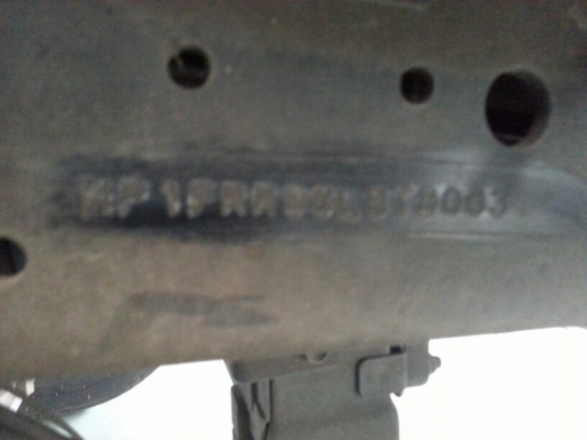 รถอีซูซุ 6 ล้อ ( ไม่ดั้ม )  FRR  190  แรงม้า. ปี 55   สนใจติดต่อ 081 - 6079515