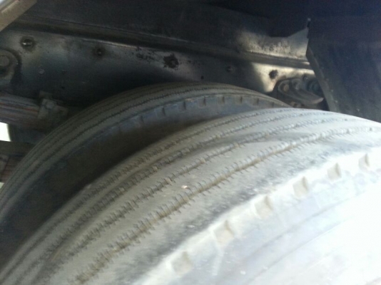 รถอีซูซุ 6 ล้อ ( ไม่ดั้ม )  FRR  190  แรงม้า. ปี 55   สนใจติดต่อ 081 - 6079515