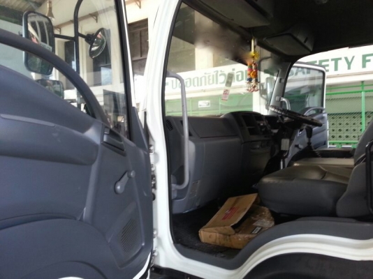 รถอีซูซุ 6 ล้อ ( ไม่ดั้ม )  FRR  190  แรงม้า. ปี 55   สนใจติดต่อ 081 - 6079515